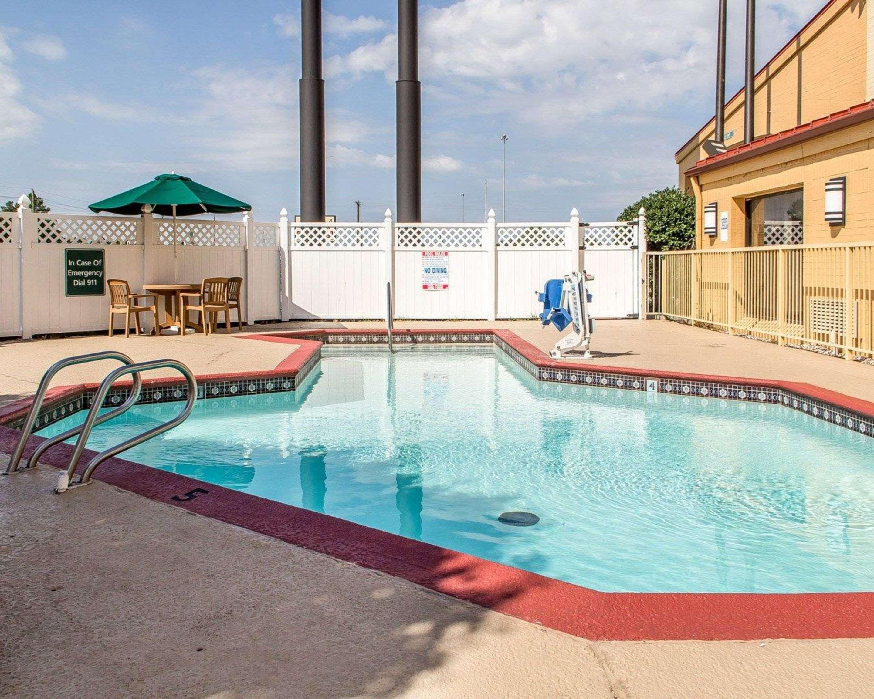 Quality Inn Tulsa Central Exteriér fotografie